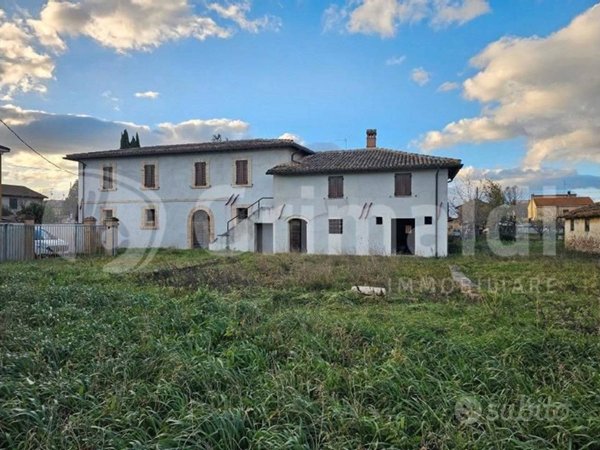 casale in vendita a Foligno