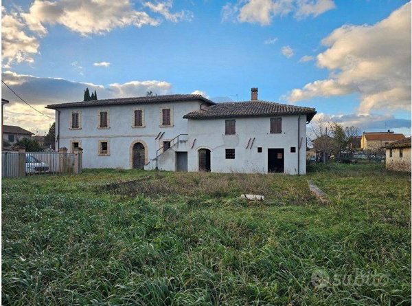 casa indipendente in vendita a Foligno in zona Fiamenga