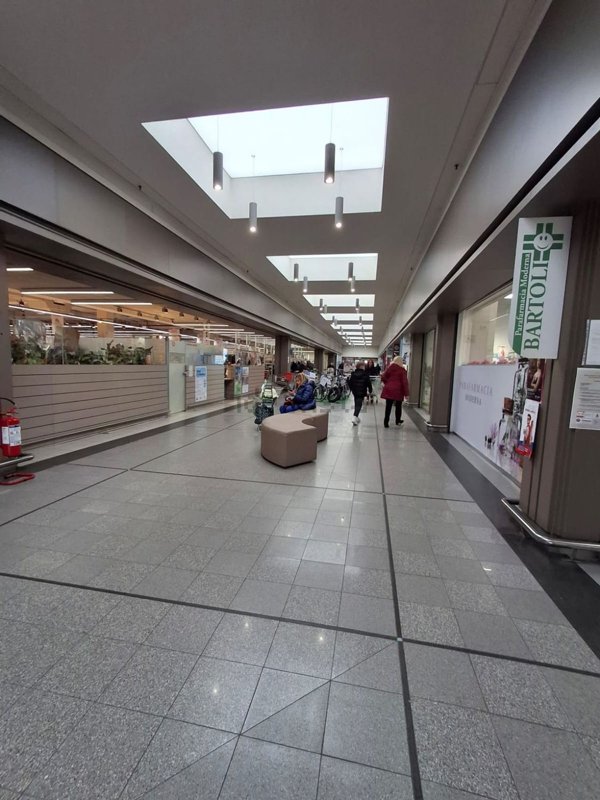locale commerciale in vendita a Foligno