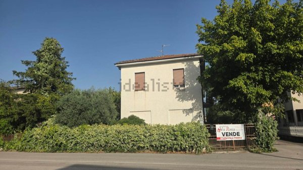 casa indipendente in vendita a Foligno in zona Sterpete