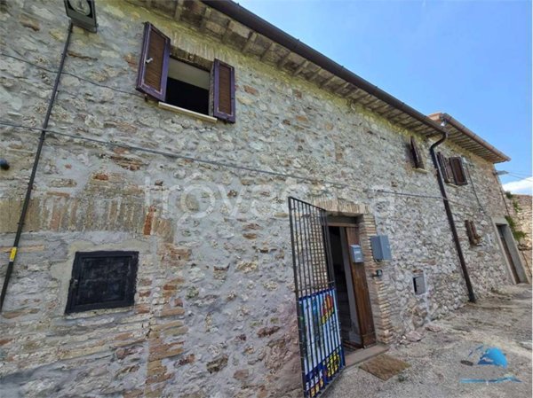 appartamento in vendita a Foligno in zona Camino