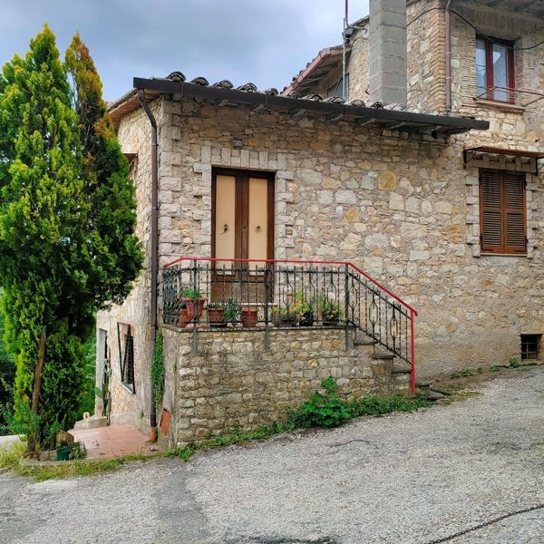 casa indipendente in vendita a Foligno