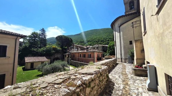 appartamento in vendita a Foligno in zona Pale