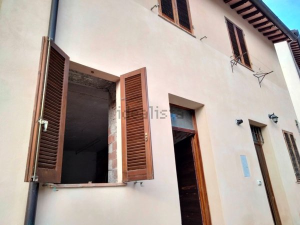 esavano in vendita a Foligno in zona Rasiglia