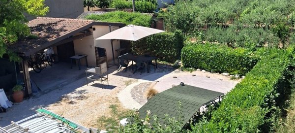 pentavano in vendita a Foligno in zona Paciana