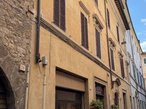 negozio in vendita a Foligno