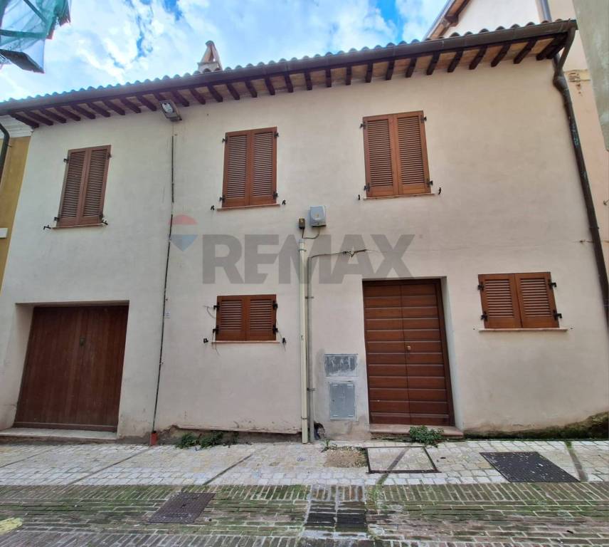 casa indipendente in vendita a Foligno in zona Belfiore