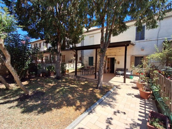 casa indipendente in vendita a Foligno