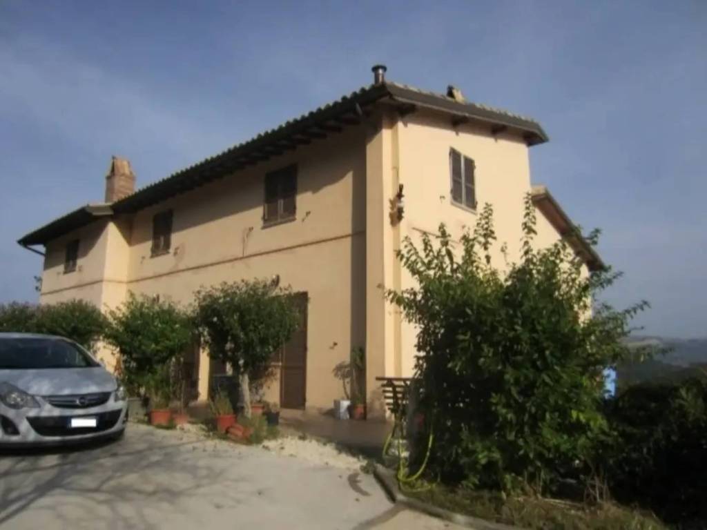 casa indipendente in vendita a Foligno in zona Annifo