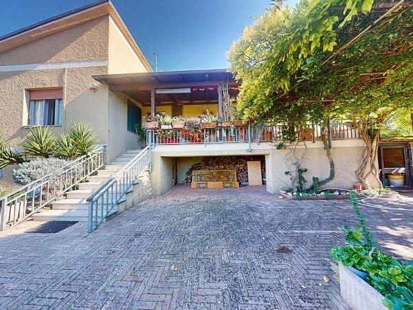 casa indipendente in vendita a Foligno in zona Sant'Eraclio