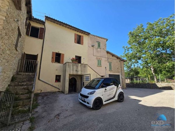 appartamento in vendita a Foligno in zona Rasiglia