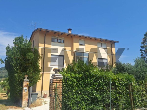 appartamento in vendita a Foligno in zona Vescia