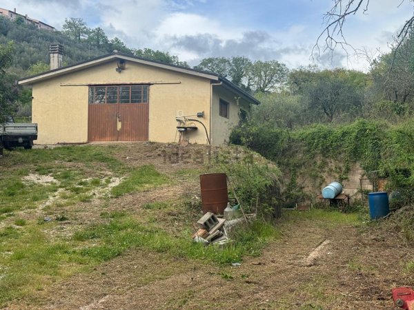 terreno agricolo in vendita a Foligno in zona Uppello