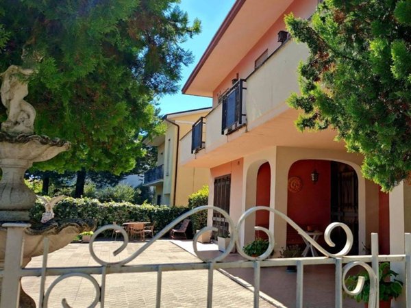 casa indipendente in vendita a Foligno in zona Sant'Eraclio