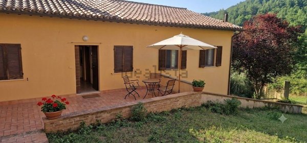casa indipendente in vendita a Foligno in zona Cifo