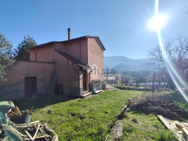 casa indipendente in vendita a Foligno in zona Colle San Giovanni