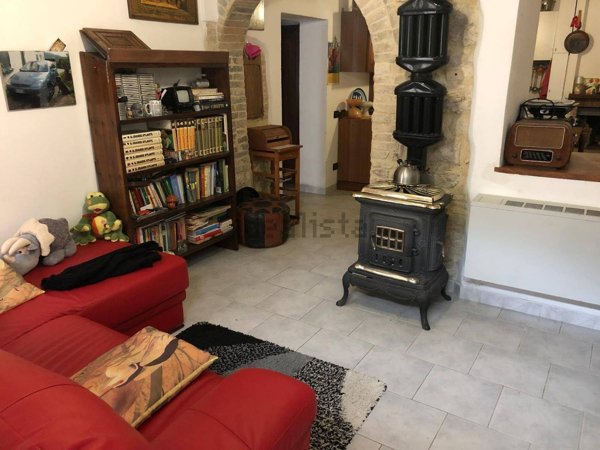 appartamento in vendita a Foligno in zona Sostino