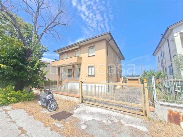 casa indipendente in vendita a Foligno