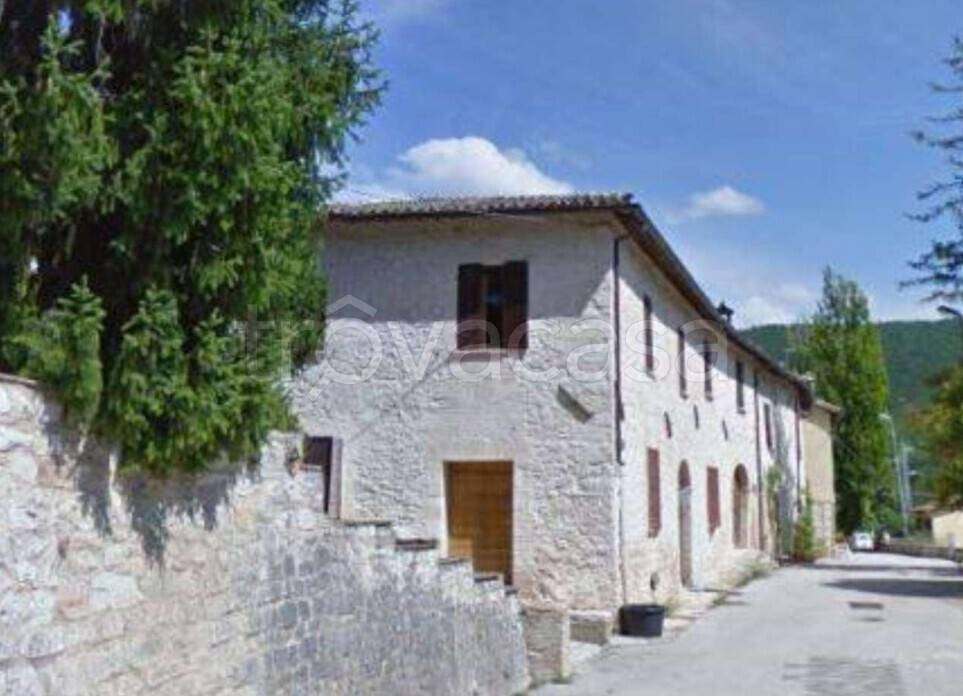 negozio in vendita a Foligno