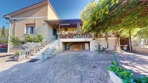 casa indipendente in vendita a Foligno in zona Sant'Eraclio