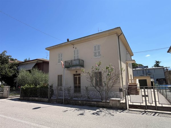 appartamento in vendita a Foligno in zona Sterpete