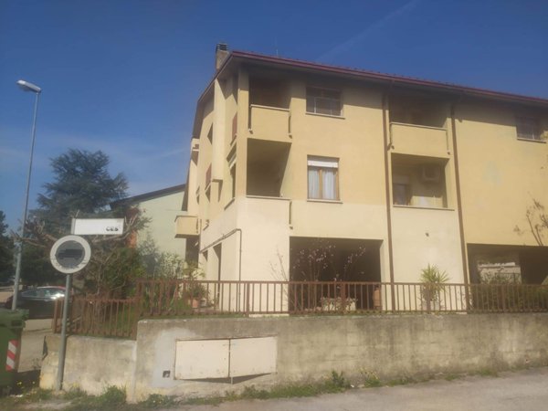 appartamento in vendita a Foligno in zona Sterpete