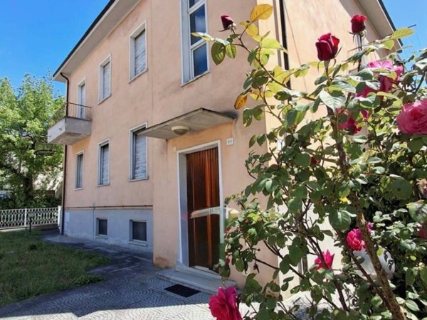 casa indipendente in vendita a Foligno in zona Sterpete