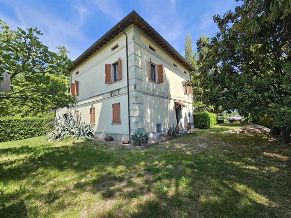 casa indipendente in vendita a Foligno in zona Casevecchie