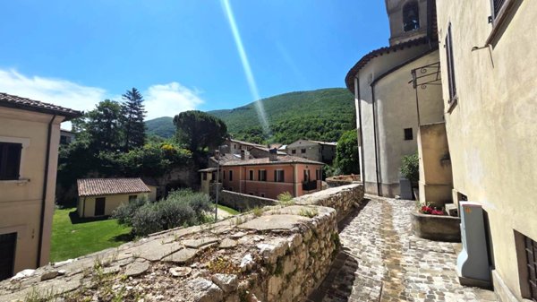 casa indipendente in vendita a Foligno in zona Pale