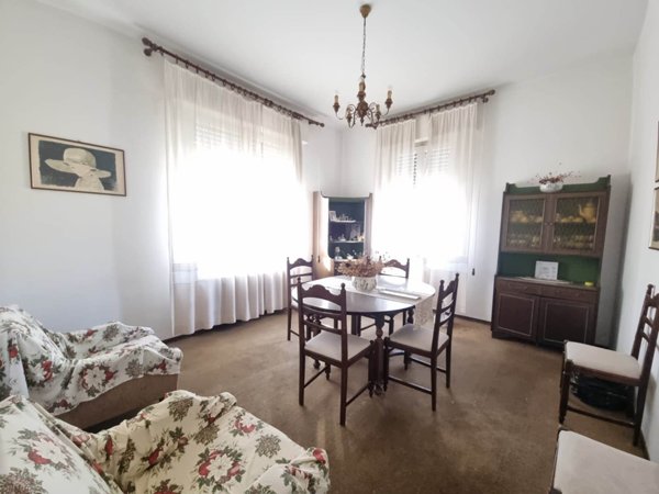 casa indipendente in vendita a Foligno in zona Sterpete