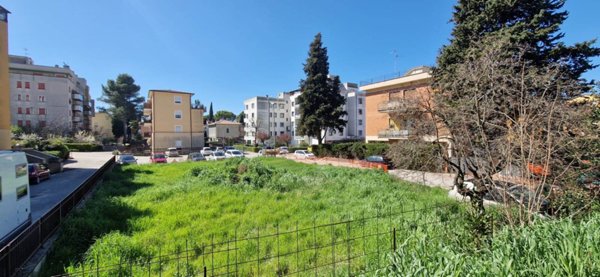 ufficio in vendita a Foligno in zona Sterpete