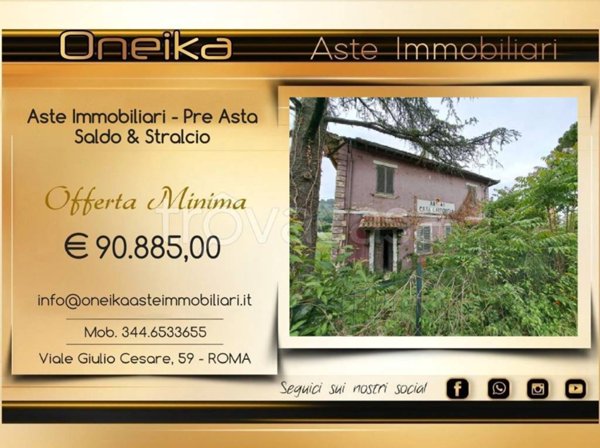 casa indipendente in vendita a Foligno in zona Vescia