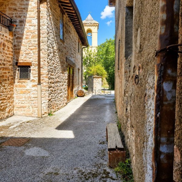 appartamento in vendita a Foligno in zona Fondi