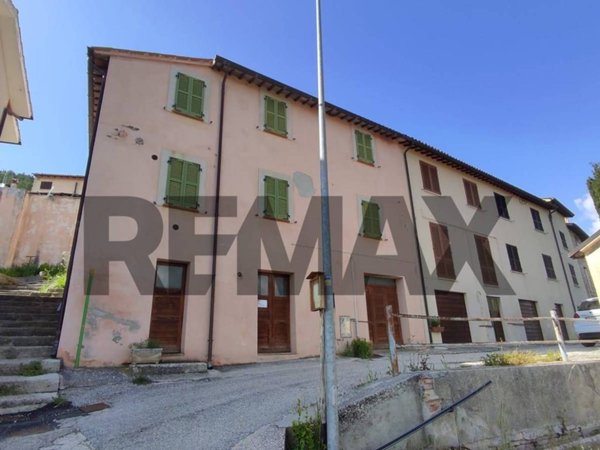 casa indipendente in vendita a Foligno in zona Annifo