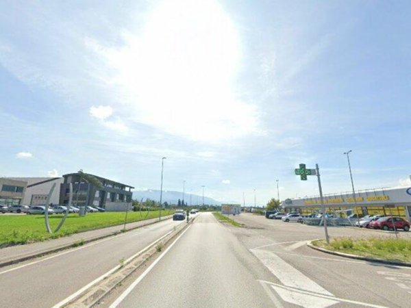 negozio in vendita a Foligno in zona Paciana