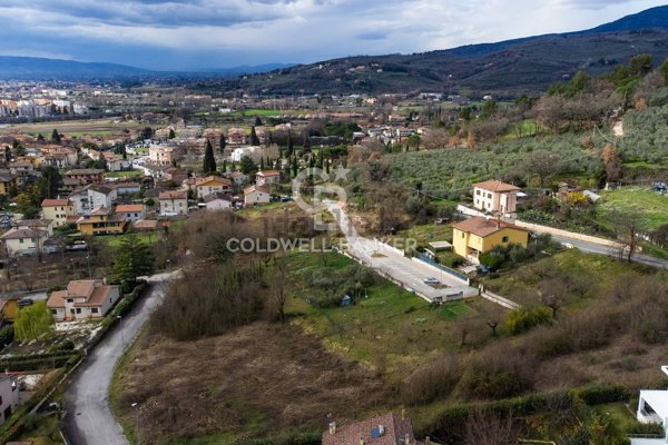 casa indipendente in vendita a Foligno in zona Cappuccini