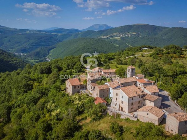 casa indipendente in vendita a Foligno in zona Rasiglia