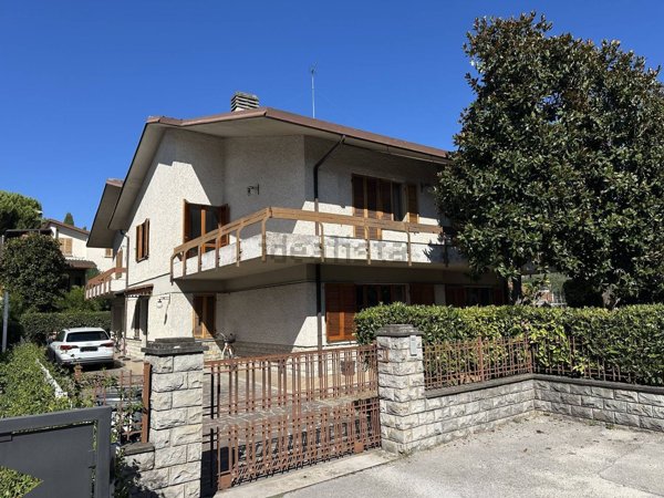 casa indipendente in vendita a Foligno