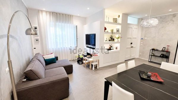 casa indipendente in vendita a Foligno in zona Colpernaco