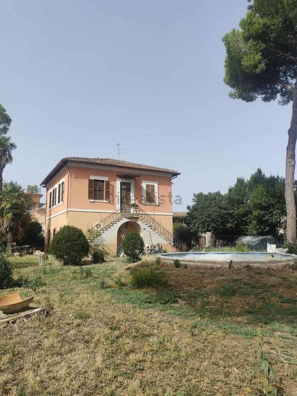 casa indipendente in vendita a Foligno in zona Paciana