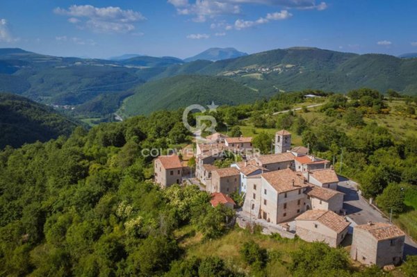 casa indipendente in vendita a Foligno in zona Rasiglia