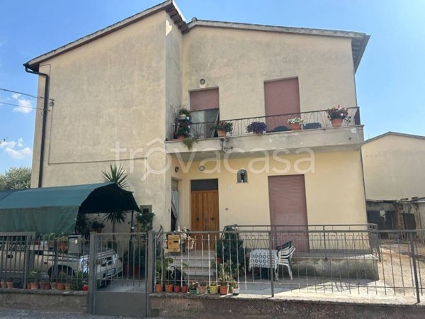 appartamento in vendita a Foligno in zona Scafali