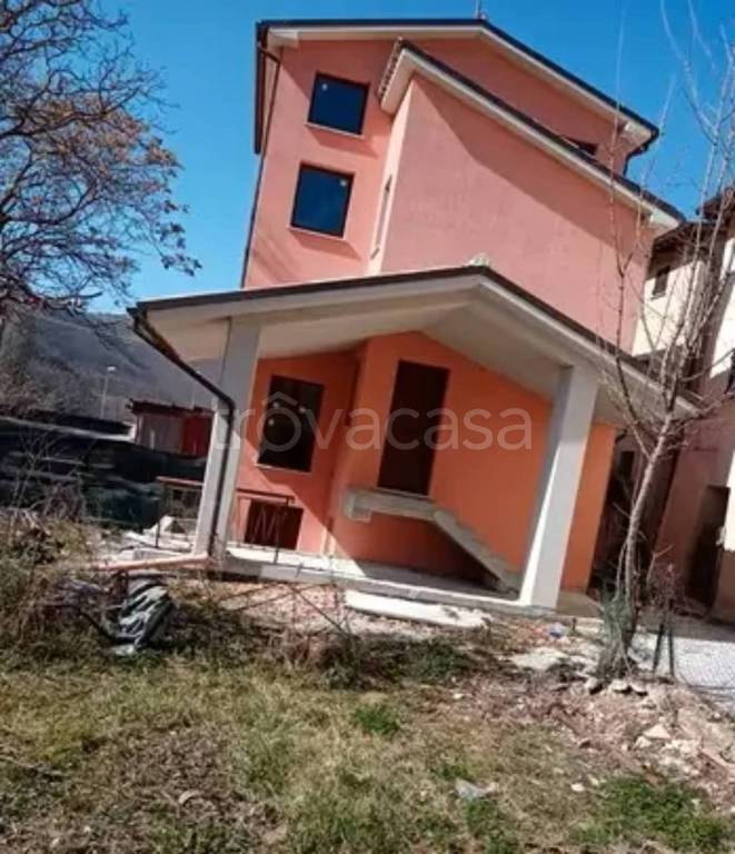 casa indipendente in vendita a Foligno in zona Cassignano