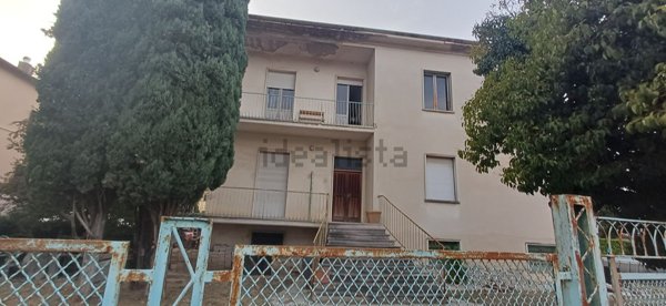 casa indipendente in vendita a Foligno in zona Sterpete