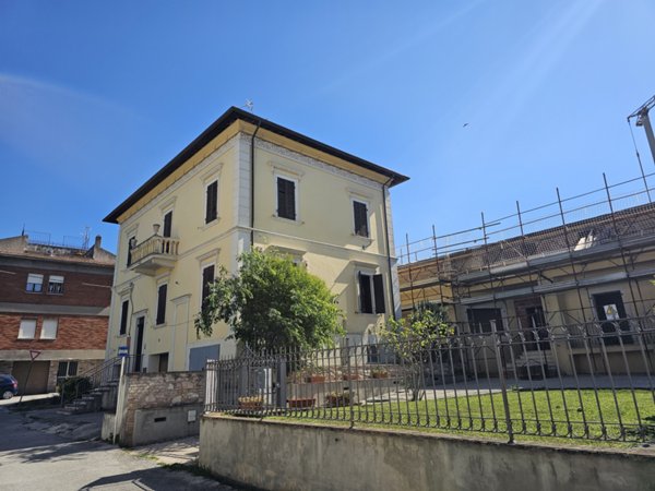 appartamento in vendita a Foligno in zona Sant'Eraclio