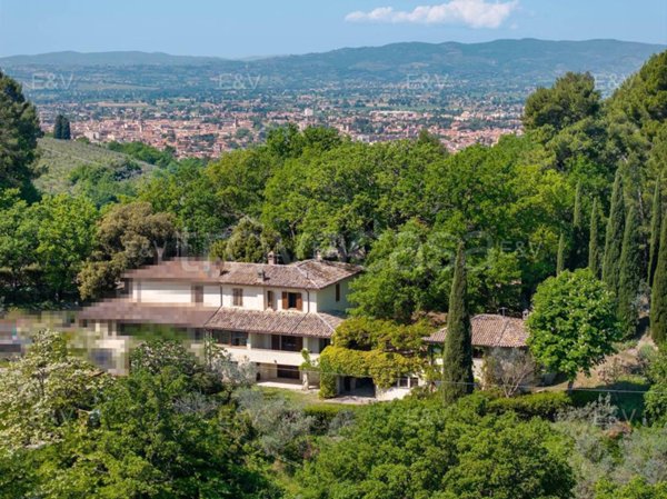 casa indipendente in vendita a Foligno in zona Colle San Lorenzo