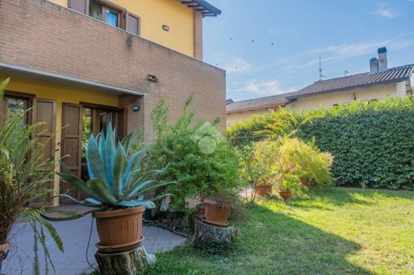 casa indipendente in vendita a Foligno