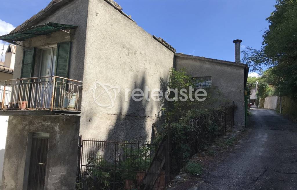 casa indipendente in vendita a Foligno in zona Colfiorito