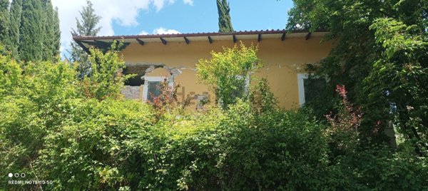casale in vendita a Foligno in zona Capodacqua