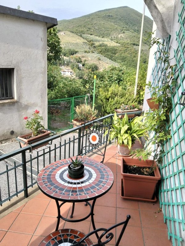 casa indipendente in vendita a Foligno in zona Capodacqua